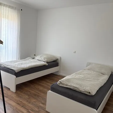 Schoene In Ruhiger Lage شقة