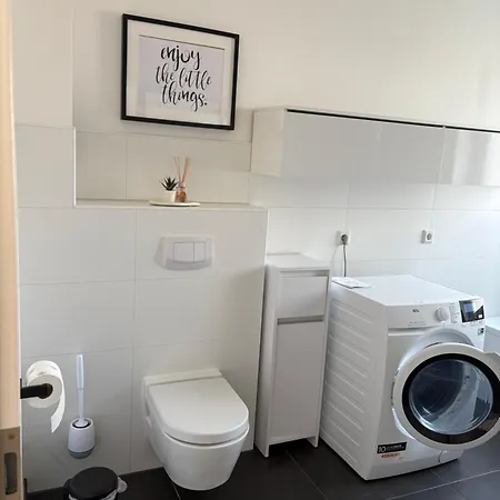 Schoene In Ruhiger Lage شقة